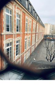 Photo de fenêtres a travers une fenêtre par Frédéric Martin-Bernard