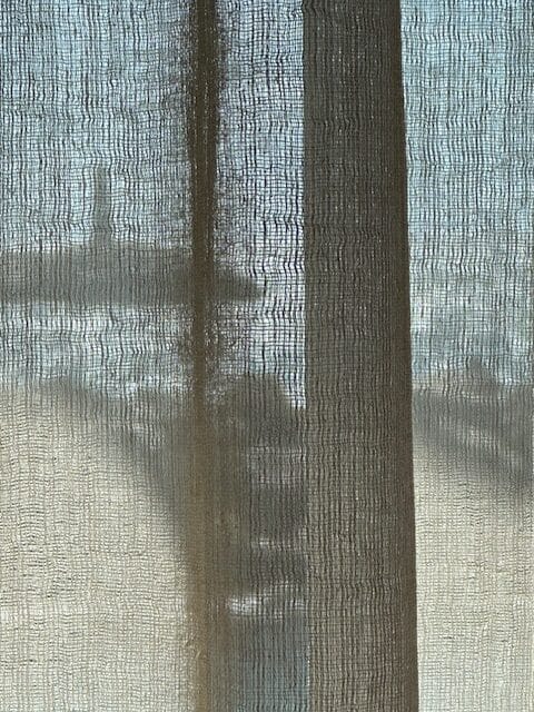 Rideau en voilage qui filtre le soleil sans cacher la vue. Photo Frédéric MARTIN-BERNARD pour WINDOW