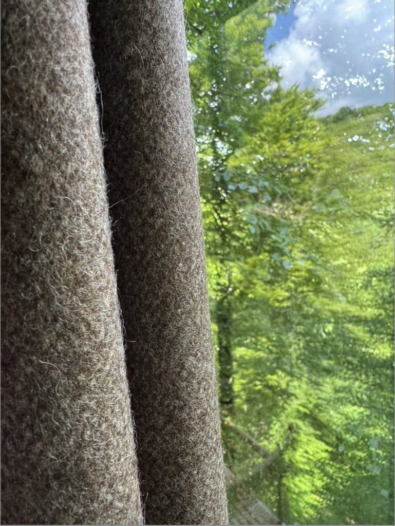 Drap de laine coupé cousu dans les Vosges