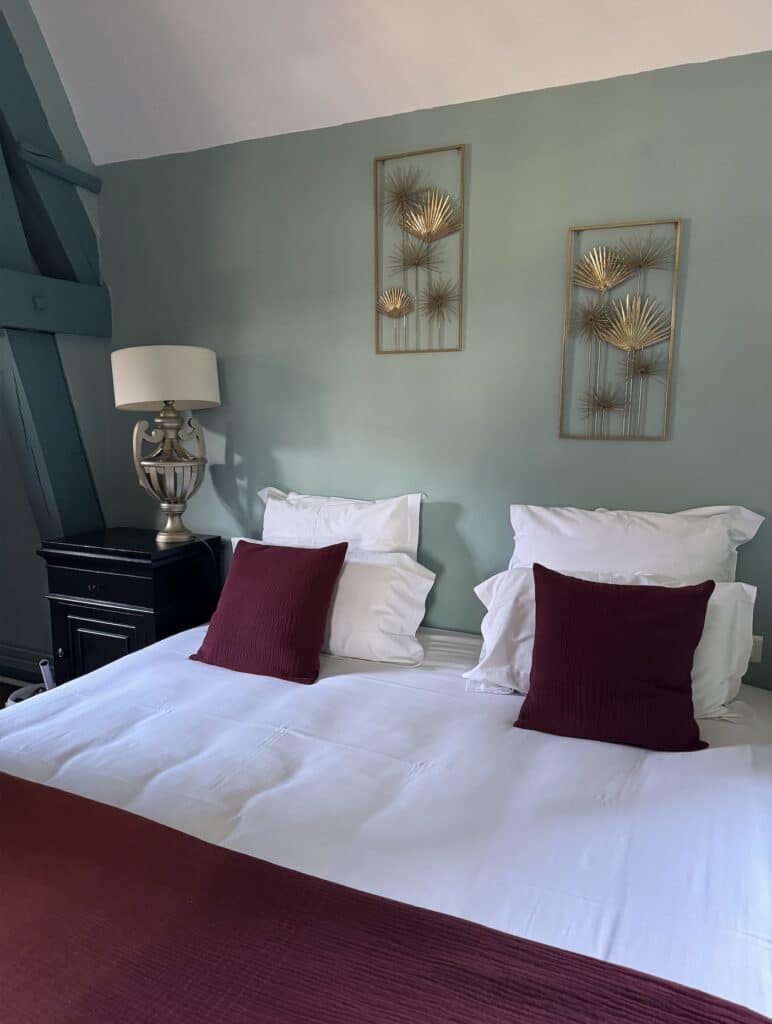 Plaid et coussins assortis aux rideaux HORIZON de WINDOW