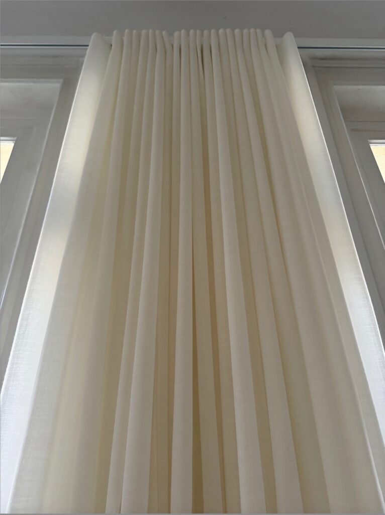 Rideau sur mesure en voilage de laine